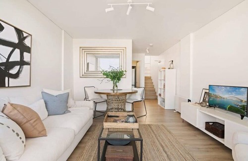 Elizabeth Bay Apartment | Home with a View + Pool and Roof Terrace Garden