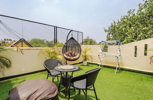 Chittaranjan Apartment | Cozy 2BHK with Private Terrace in GK1 – Walk to M Block Market!