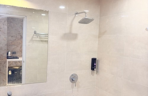 Auli House | Cozy 1-bedroom building in serene Lucknow with AC comfort