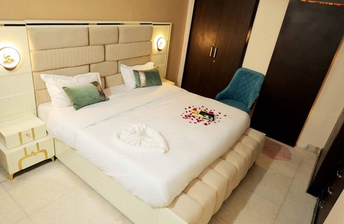 Pashim Vihar Villa | Rama Guest House | Private Jacuzzi | 5 Bedroom | Luxury Stay