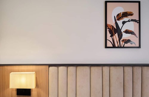 Thousand Lights House | Cozy Hotel Room in heart of the city NR Apollo