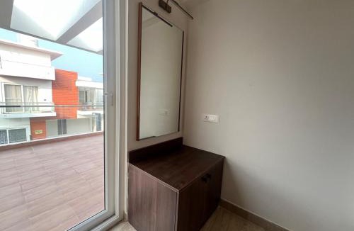 Shrirangapattana Apartment | MYS- Premium Haus- AC 4BHK, 70'TV, Private Garden