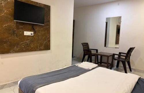 Indirapuram Hotel | PLAY HOTEL GOLDEN RIVAAH Indirapuram