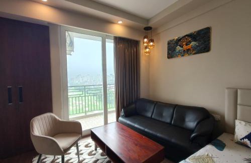 Jaypee Greens Apartment | Stay Sunlit Omaxe ITC Alpha II Greater Noida,expomart