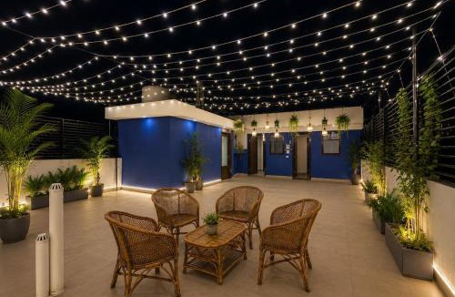Faridabad Apartment | Luxury Rooftop Stay with Terrace - Skyline 81 by Vistara Stays - Faridabad
