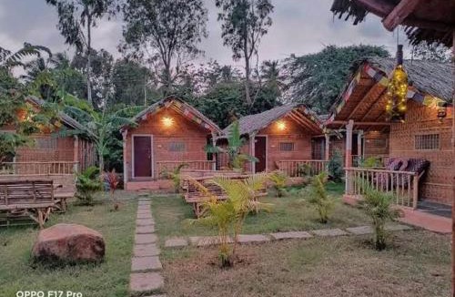 Sanapur Hotel | Sunshine café Hampi