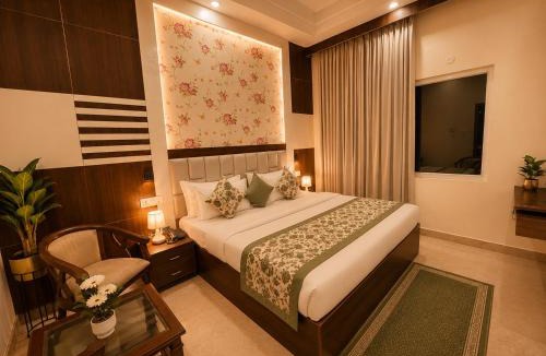 Mayapur Hotel | Hotel Ramawati Near Ganga Ghat, Haridwar