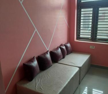 Taj Ganj Apartment | Papa maddy's House