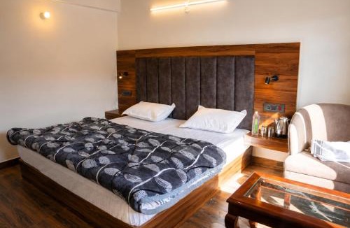 Mallital Hotel | The Oak Lake Cottage Nainital