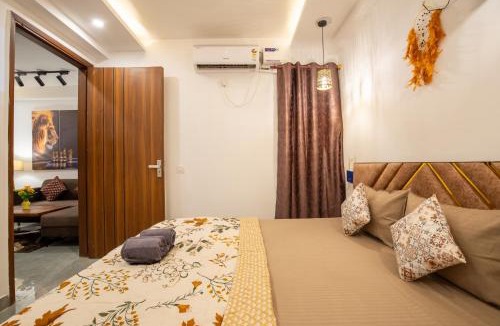 Chhatarpur Apartment | Projector Couple Friendly 1bhk Aashiyana