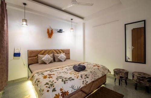 Chhatarpur Apartment | Projector Couple Friendly 1bhk Aashiyana