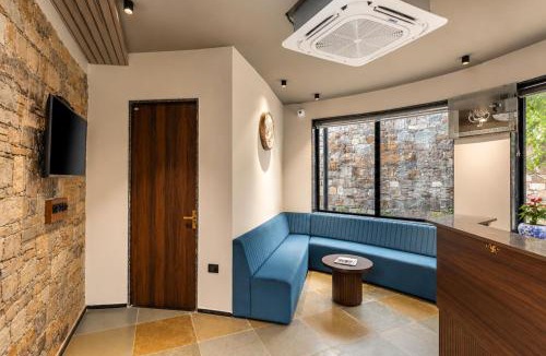 Chomu Villa | Hathnoda Bagh Cottage within a Mini Resort with Open Shower, Shared Pool, Restaurant, Sit Out & Garden