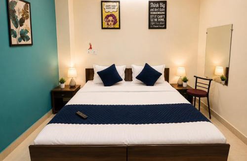 Sainik Farm Hotel | Hotel Anmol Heritage - IGNOU Road near metro station