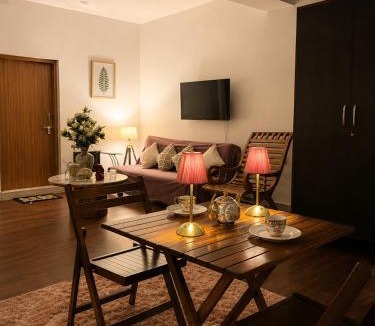 South West House | 5 Minutes from Airport- Farmify - Peaceful Village Farmstay