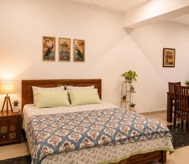 South West House | 5 Minutes from Airport- Farmify - Peaceful Village Farmstay