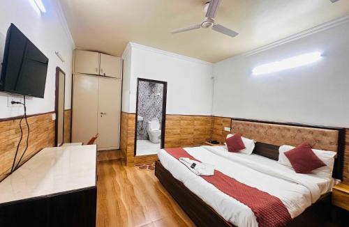 Lajpat Nagar Hotel | Hotel O Signature Villa