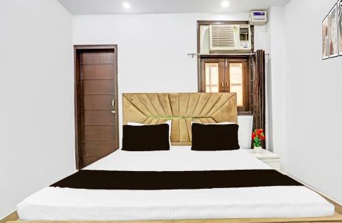 Sainik Farm Hotel | Hotel O KD 111 Shivam Residency