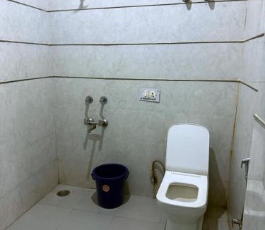 Nizamuddin East House | S Pal Palace -Walk in Nizamuddin Railway Station