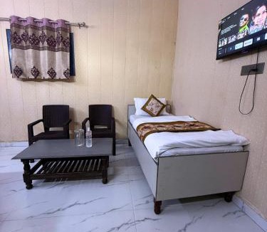 Nizamuddin East House | S Pal Palace -Walk in Nizamuddin Railway Station