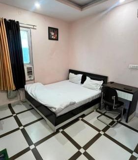 Orai Hotel | Hotel shree govind