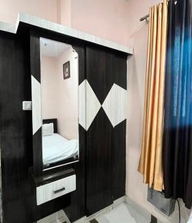 Orai Hotel | Hotel shree govind