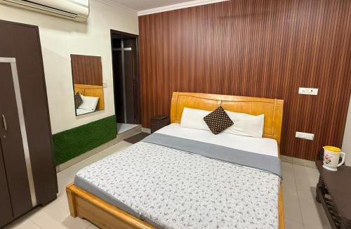 Karol Bagh Hotel | Hotel JJ Premium - Near Ganga Ram Hospital