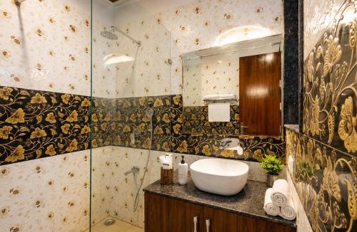 The Mall Road Villa | ELIVAAS Signature Hilltop Villa 3-BHK Villa with Terrace & Balconies near Mall road