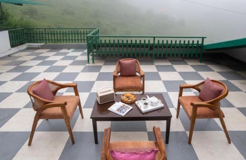 The Mall Road Villa | ELIVAAS Signature Hilltop Villa 3-BHK Villa with Terrace & Balconies near Mall road