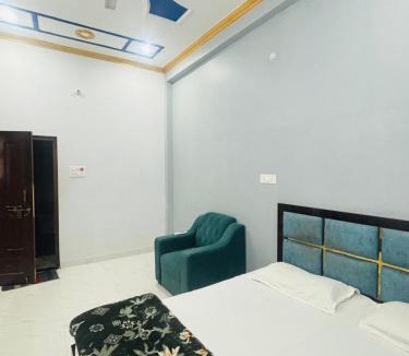 Ayodhya House | New Aastha Palace Homestay Near Ram Mandir Ayodhya