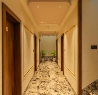 Vrindavan Hotel | Perfectstayz Premium Vrindavan - Near Prem Mandir
