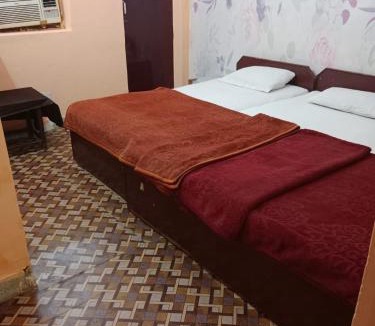Taj Ganj Hotel | Hotel Raj Bed And Breakfast