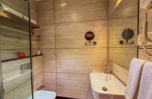 Hungund Hotel | Zip By Spree Hotels Ilkal