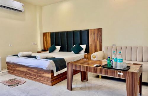Mohanlalganj Hotel | Shree Krishna Palace Hotel - Couple Friendly