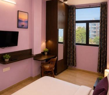 Sector 39 House | "The White Casa"- Sector 39 Near Medanta Medicity