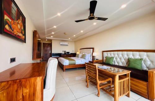 The Mall Road Hotel | Stay With Hills Inn Mussoorie