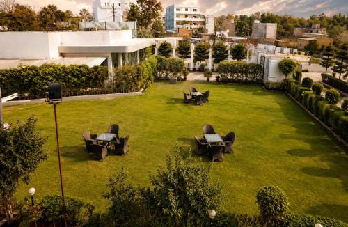 Sultanpur Hotel | Hotel Vrindavan Sultanpur