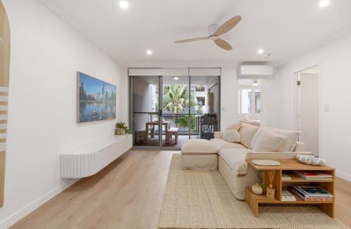 Narrabeen Apartment | Beach & Lake Narrabeen Apartment with Outdoor BBQ