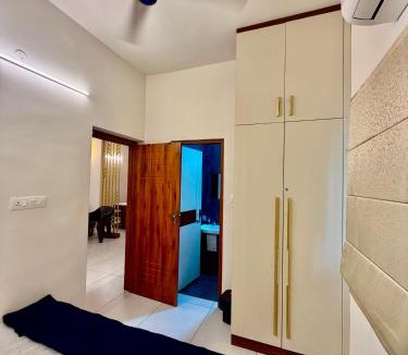 Kakkanad Apartment | Casa Mira Homes AC Family premium Rooms with Lift access