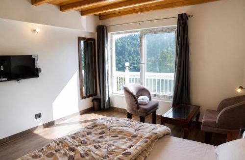 Mallital Hotel | The Oak Lake Cottage Nainital