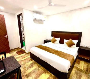 Greater Kailash Hotel | Hotel Vasundhara Villa - Greater Kailash