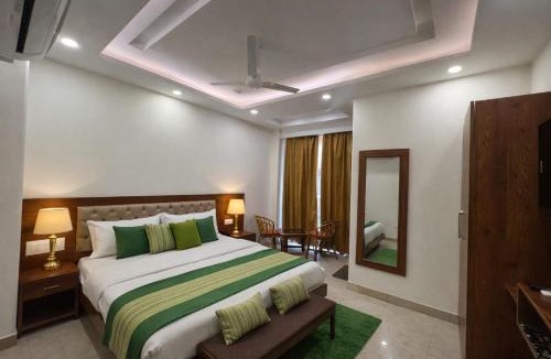 Tapovan Hotel | Sitara Premium Dhakad Gold, Near Lakshman Jhula, Tapovan