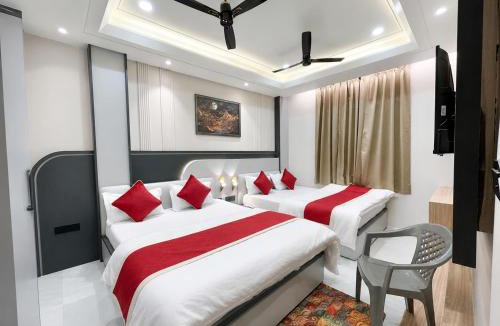 Faizabad Hotel | NEAR SHREE RAM JANM BHOOMI - HOTEL SHREE RR - Wi-Fi - Parking- Luxury Rooms - Best Family Hotel In Ayodhya