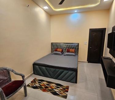 Aonla Hotel | Hotel B Anand