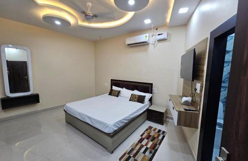 Aonla Hotel | Hotel B Anand