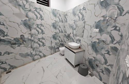 Aonla Hotel | Hotel B Anand