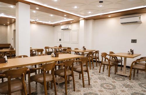 Haraiya Hotel | The Vatika Paradise