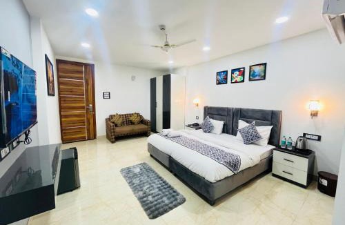 DLF Farms Hotel | Hotel Grand Plaza - Gate No 3 Dlf Chattarpur Farms