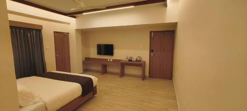 Kanchipuram Hotel | Sarada Grand