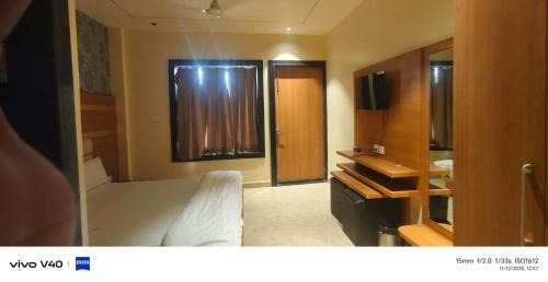 Orai Hotel | shri laxmi inn hotel & restaurant