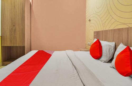 Pitampura Hotel | Super Hotel O D Plaza Near by Pitampura Metro Station